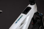 CUBE STEREO HYBRID ONE44 HPC PRO 800 2027 metallicwhite´n´blue - slika 3